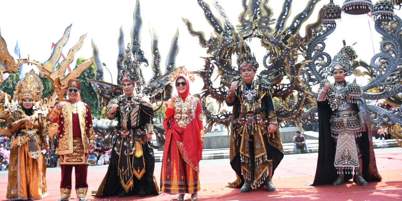 Bupati Tiwi : Pawai Kemerdekaan Tumbuhkan Kecintaan Terhadap Budaya Bangsa