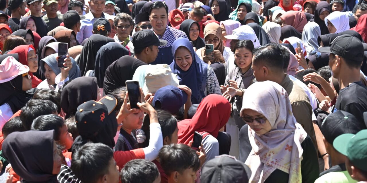 Semarak Kemerdekaan, Bupati Tiwi Hadiri Jalan Sehat dan Lomba Tumpeng Desa Sangkanayu