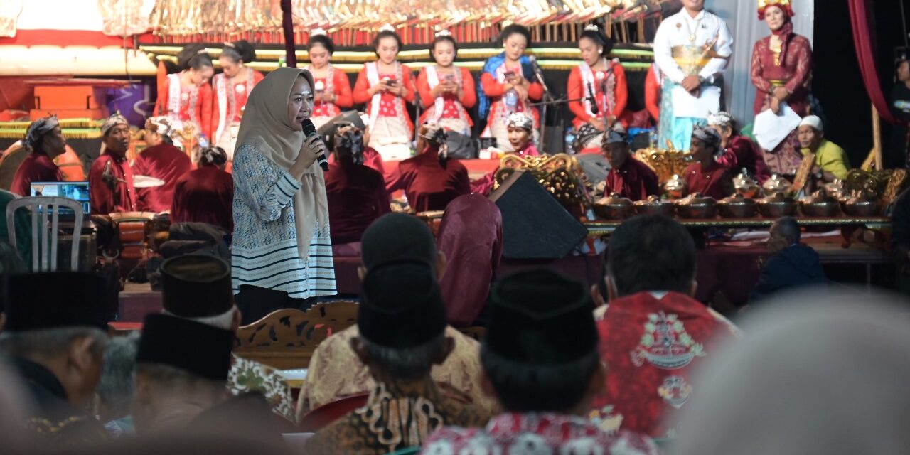 Pagelaran Wayang di Desa Toyareka, Bupati Tiwi: Tumbuhkan Kecintaan Budaya Jawa pada Generasi Muda