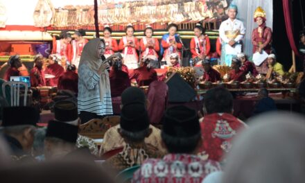 Pagelaran Wayang di Desa Toyareka, Bupati Tiwi: Tumbuhkan Kecintaan Budaya Jawa pada Generasi Muda