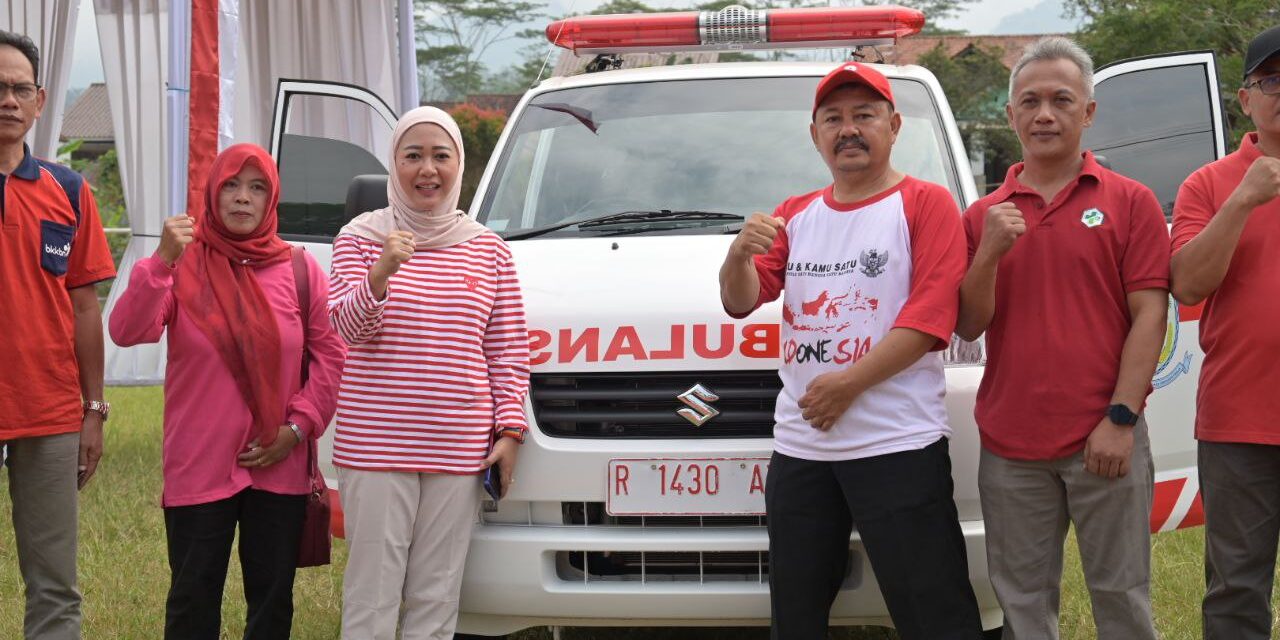 Tingkatkan Layanan Kesehatan Desa Sumampir, Bupati Tiwi Serahkan Ambulans Siaga