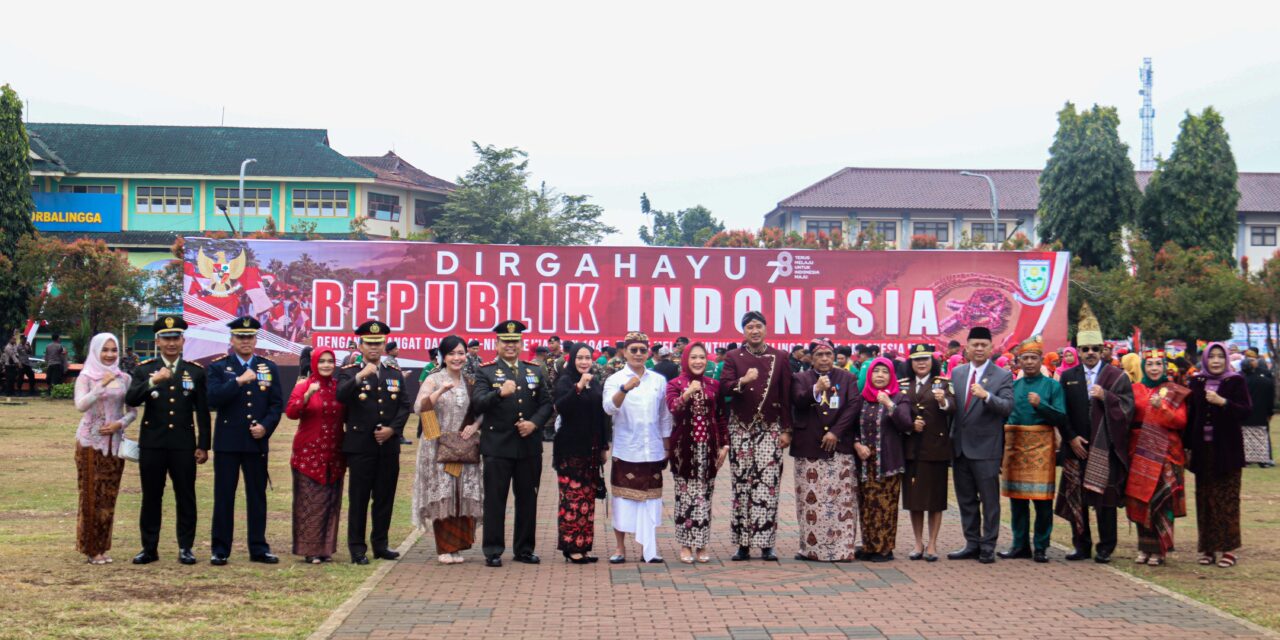 Upacara HUT Ke-78 Kemerdekaan RI, Bupati Tiwi Serahkan Sejumlah Penghargaan