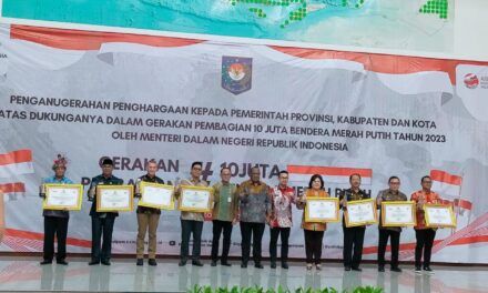 Pemkab Purbalingga Raih Penghargaan dari Mendagri dalam Gerakan Pembagian 10 Juta Bendera Merah Putih