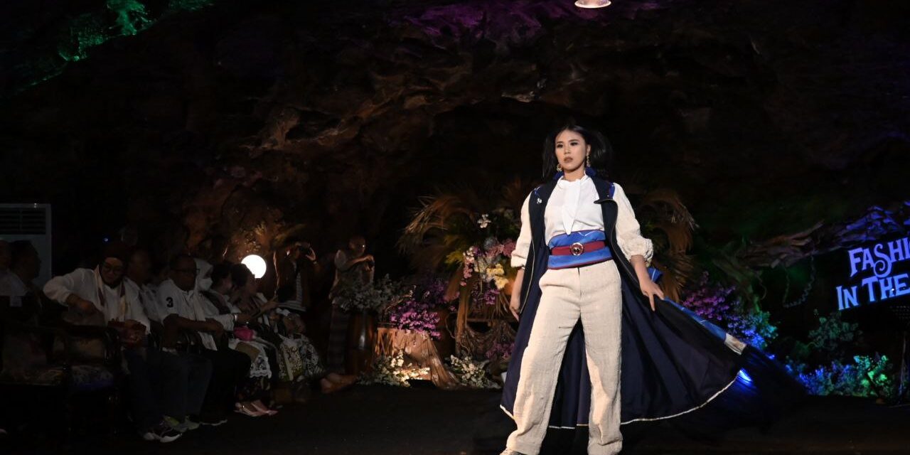 Gunakan Goa jadi Arena Catwalk, Fashion In The Cave Memukau Penonton