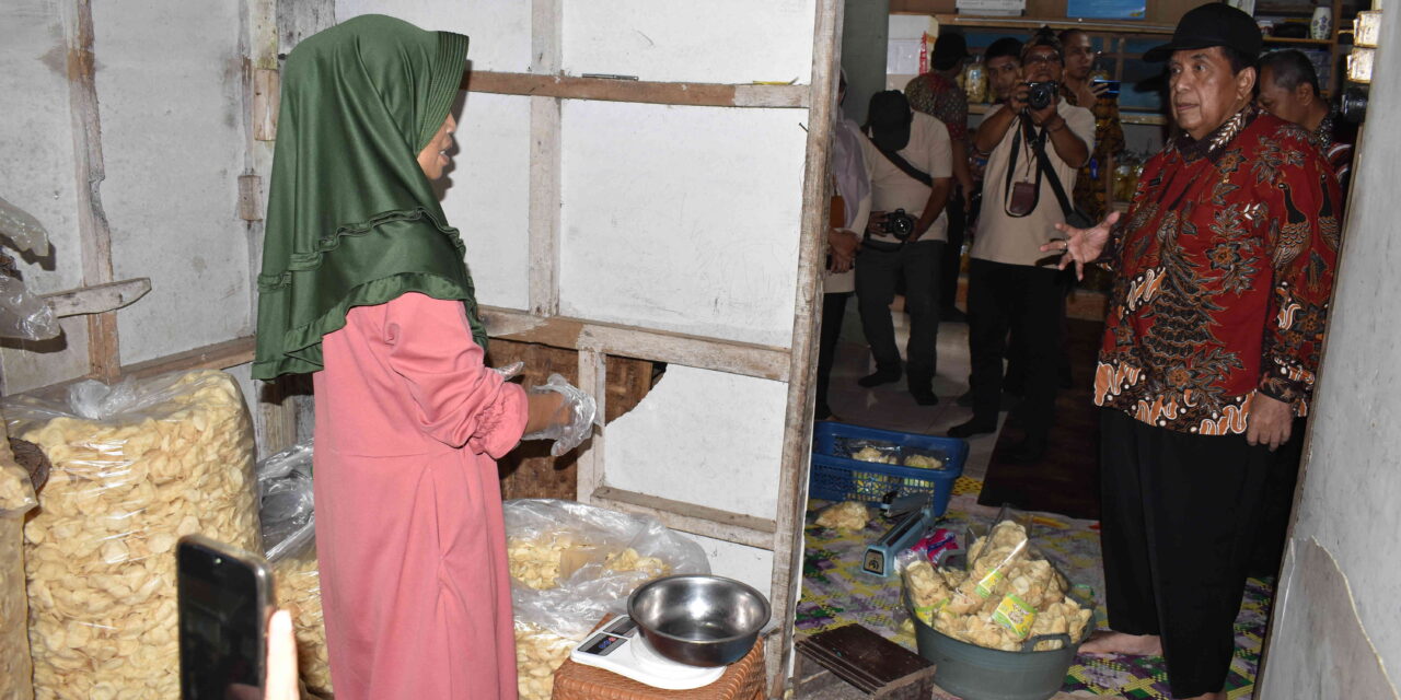 Wakil Bupati Purbalingga Mencicipi Sriping Getuk Wirasaba