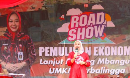 Roadshow Pemulihan Ekonomi Karangjambu, Bupati Tiwi Promosikan Produk Sapu Galagah Hingga Kopi