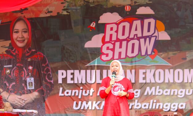 Roadshow Pemulihan Ekonomi Karangjambu, Bupati Tiwi Promosikan Produk Sapu Galagah Hingga Kopi