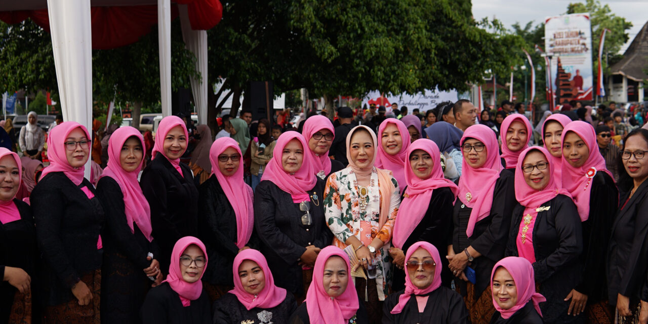 Anggun dan Cantik! Ribuan Perempuan Purbalingga Tampil Dalam Parade Purbalingga Berkebaya