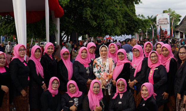 Anggun dan Cantik! Ribuan Perempuan Purbalingga Tampil Dalam Parade Purbalingga Berkebaya