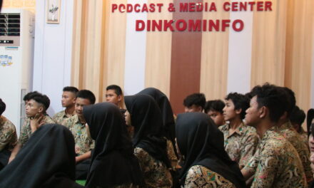 36 Siswa SMKN 1 Purbalingga Belajar Di Dinkominfo