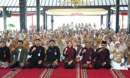 Bupati Tiwi: Guru TK Punya Peran Penting Bekali Anak Usia Emas