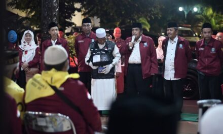 Lepas Keberangkatan Kloter 17, Wabup Sudono Ingatkan Kondisi Suhu Panas di Tanah Suci