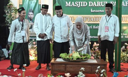 Pengajian Akbar Desa Kasih, Bupati Tiwi : Syiar Islam Harus Terus Dihidupkan