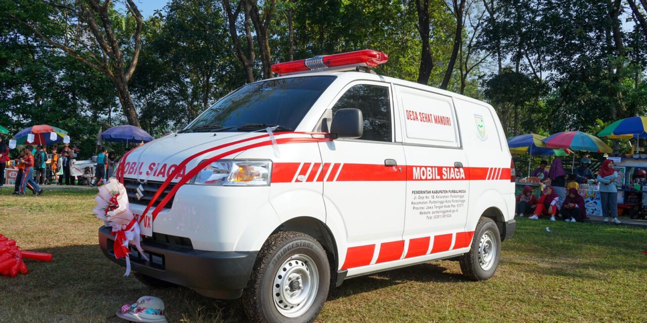 Bupati Purbalingga Serahkan Ambulans Siaga kepada Desa Bantarbarang dalam Acara Germas