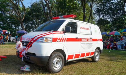 Bupati Purbalingga Serahkan Ambulans Siaga kepada Desa Bantarbarang dalam Acara Germas