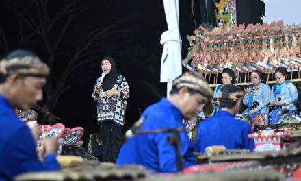 Hadiri 2 Pagelaran Wayang Kulit di Bobotsari, Bupati Tiwi Apresiasi Masyarakat Masih Lestarikan Budaya Lokal