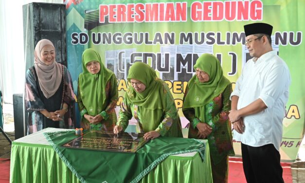 Hadiri Peresmian, Bupati Tiwi Bantu Pembangunan SD Unggulan Muslimat NU