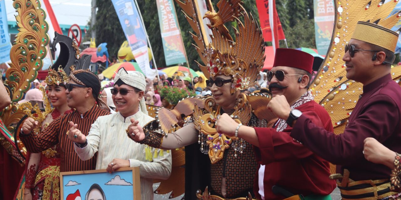 Kemeriahan Pawai Kebangsaan Purbalingga, Ribuan Warga Disuguhkan Penampilan Seni dan Budaya yang Memukau