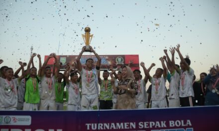 SMKN 1 Kutasari Juarai Turnamen Sepak Bola Pelajar Putra, Bupati Tiwi Beri Tambahan Hadiah