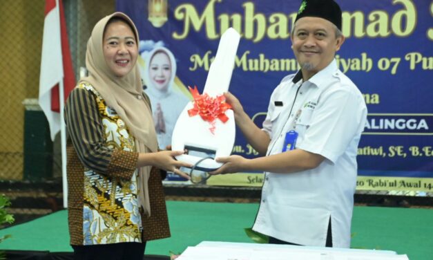 Bupati Tiwi Hibahkan Bus Pemda Untuk Dimanfaatkan MTs Muhammadiyah 07 Purbalingga