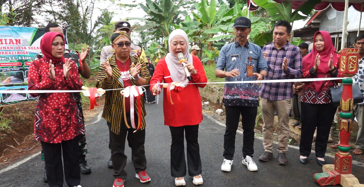 Bupati Tiwi Resmikan Pembangunan Infrastruktur Desa Selakambang, Dorong Peningkatan Kesejahteraan Masyarakat