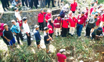 Gotong Royong di Desa Panunggalan: Bupati Tiwi Bangun Bronjong dan Resmikan Jalan Desa