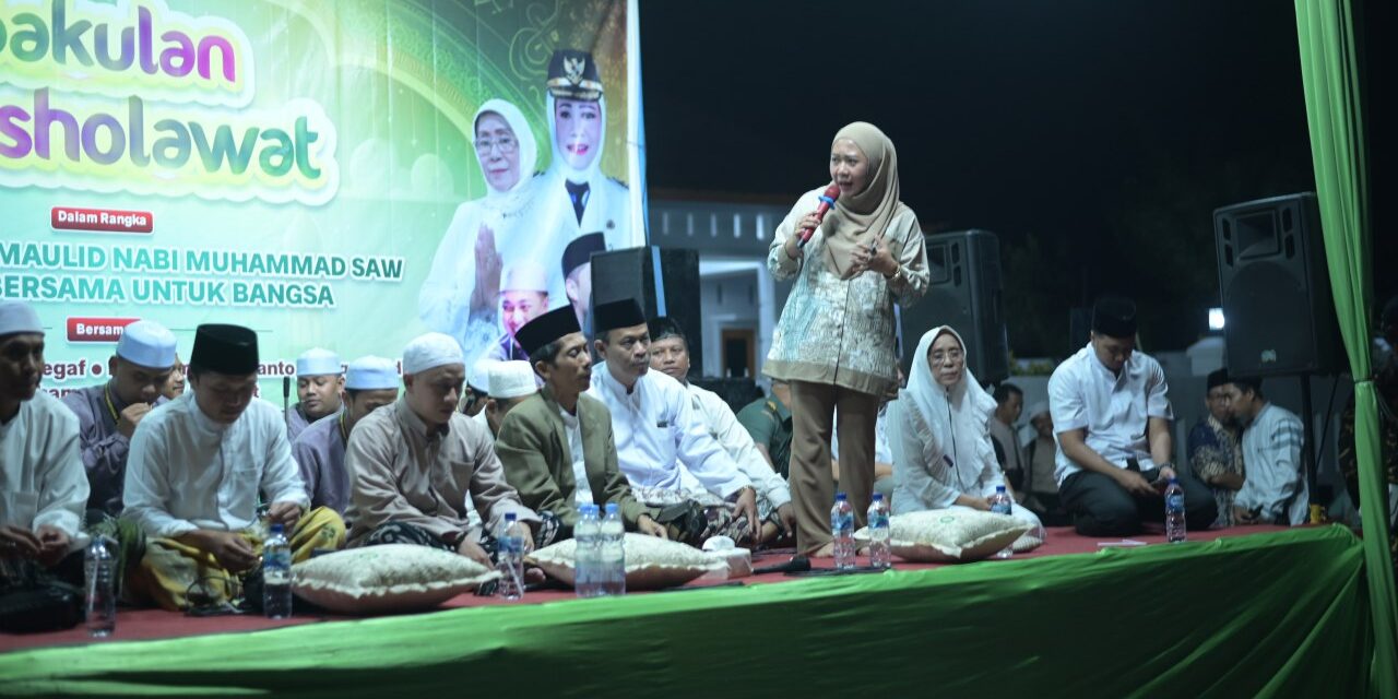 Bakulan Bersholawat, Bupati Tiwi Ajak Masyarakat Kawal Pilkada Serentak 2024