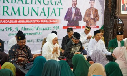 Apresiasi Sinergi PD Muhammadiyah, Bupati Tiwi Berikan Mobil Ambulans