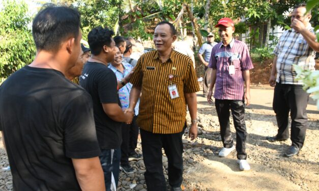 Plt Bupati Beri Santunan Hingga Bantu Perbaikan Rumah Korban Kebakaran di Kedungbenda