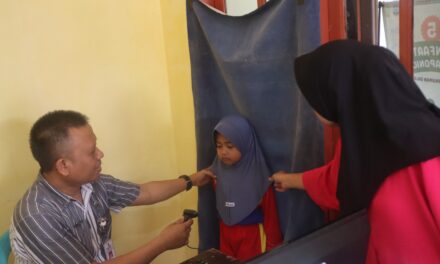 Dukung TMMD Sengkuyung Tahap IV, Dinpendukcapil Purbalingga Gelar Layanan Pembuatan KIA dan IKD di Serayu Larangan