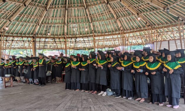 Sekolah Lansia Purbalingga Wisuda 60 Siswa, Dukung Lansia Mandiri dan Tangguh