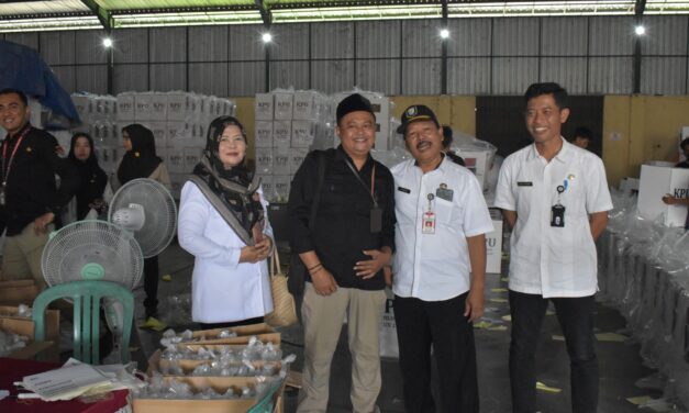 Tim Desk Pilkada Purbalingga Cek Kesiapan Logistik Pemilu di Gudang KPU