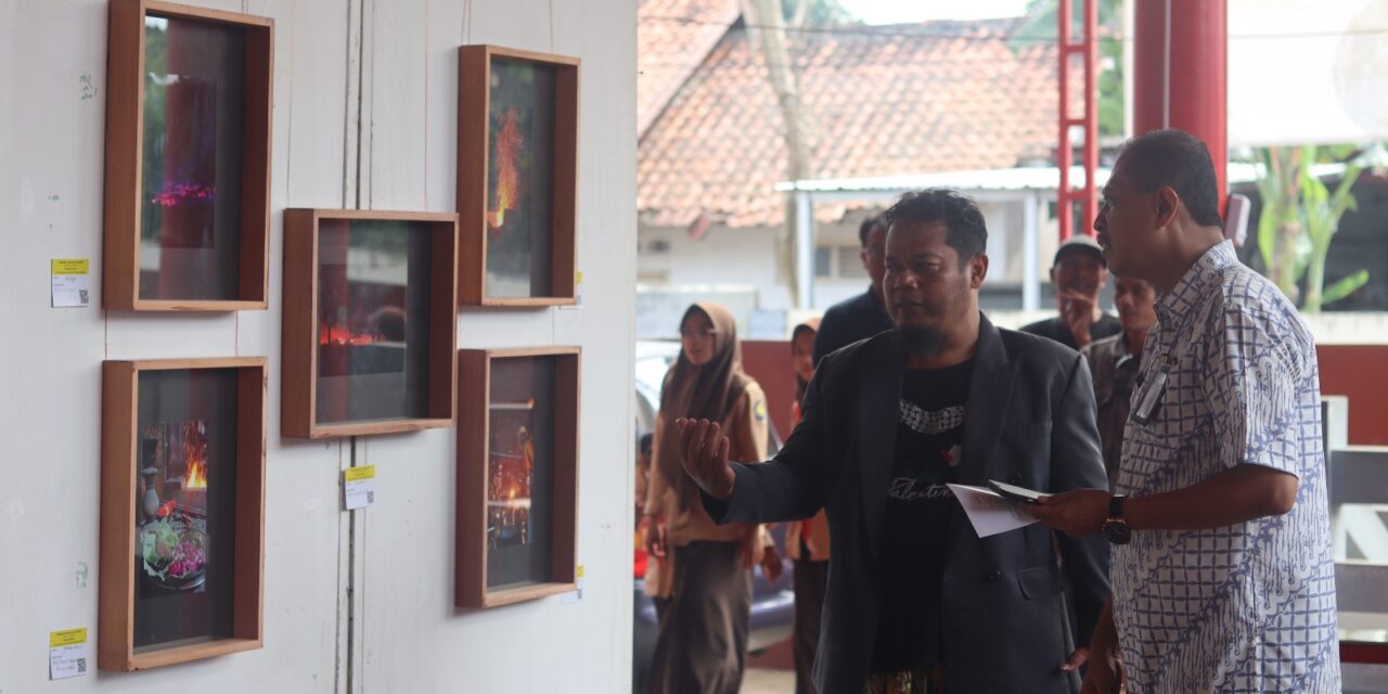 Pameran Fotografi “Buka Rana” Hadir di Klenteng Hok Tek Bio Purbalingga