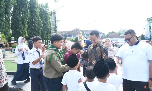 Hari Pertama, Bupati dan Wabup Meninjau Rumah Jabatan, Ruang Kerja Hingga Karangan Bunga